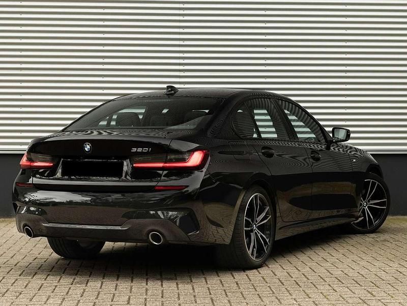 Schwarz Gebraucht 2022 BMW 320 M Sport Limousine | 30.980 € (Superpreis) - Bild 1/4