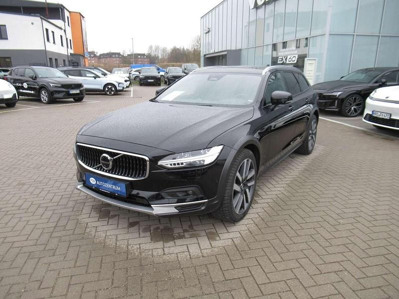 Gebraucht Volvo V90 CC Ultimate 197 PS (144 kW) 2024 Onyx black Kombi