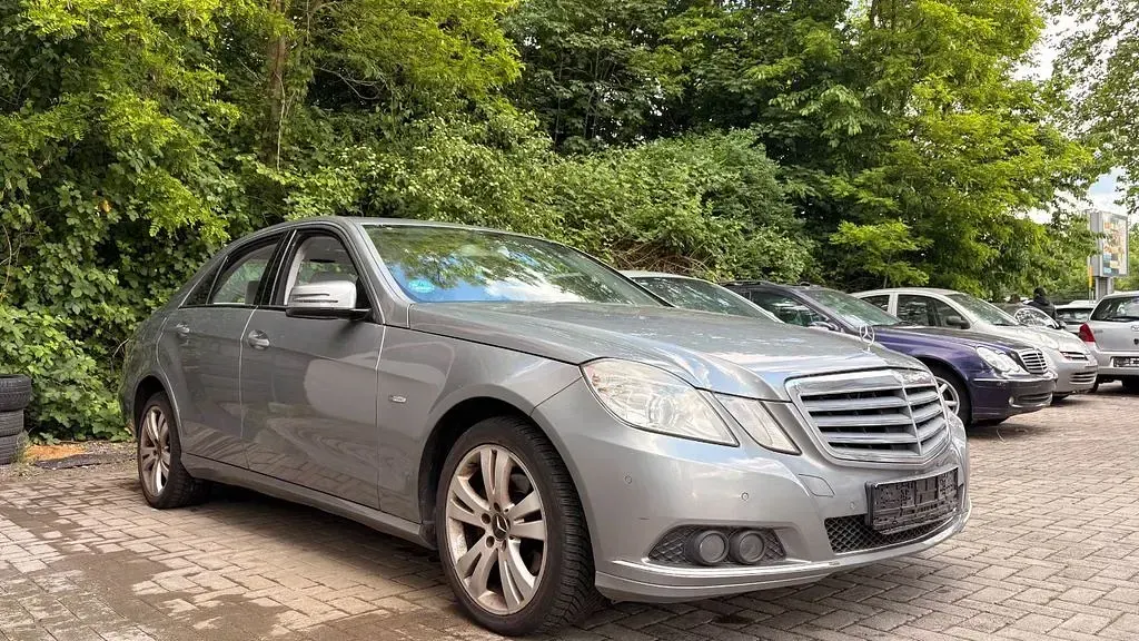 Usado Mercedes E220 170 CV (125 kW) 2009 Gris Berlina