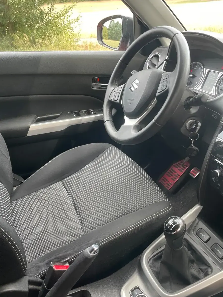 Gebraucht Suzuki Vitara 120 PS (88 kW) 2015 Rot SUV