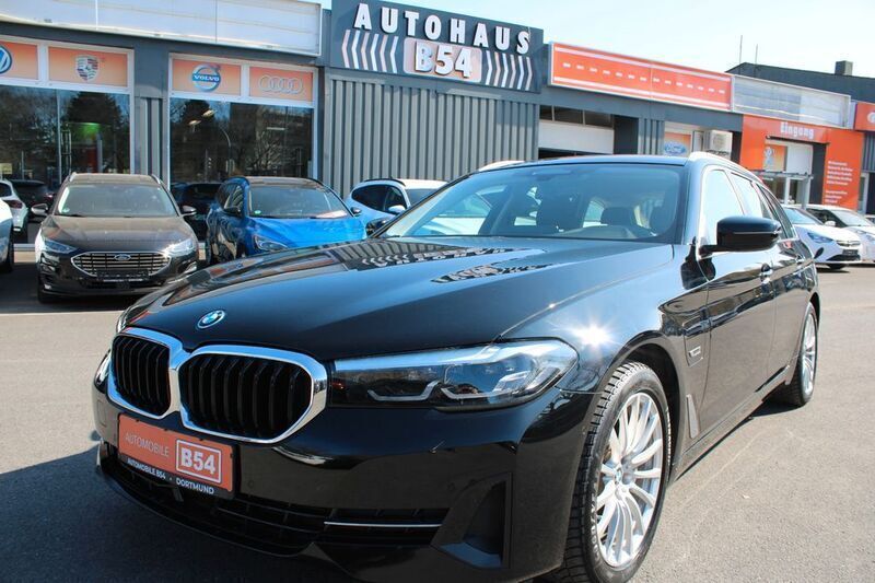 Schwarz Gebraucht 2022 BMW 520 Kombi | 25.551 € (Superpreis) - Bild 1/4