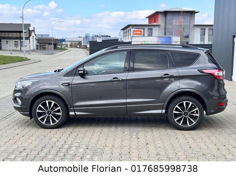 Gebraucht Ford Kuga ST-Line 150 PS (110 kW) 2019 Grau SUV