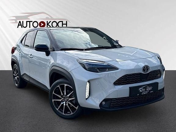 Dynamic grey silber metallic, dach schwarz Gebraucht 2023 Toyota Yaris Hybrid Sport | 27.990 € (Teuer) - Bild 1/4