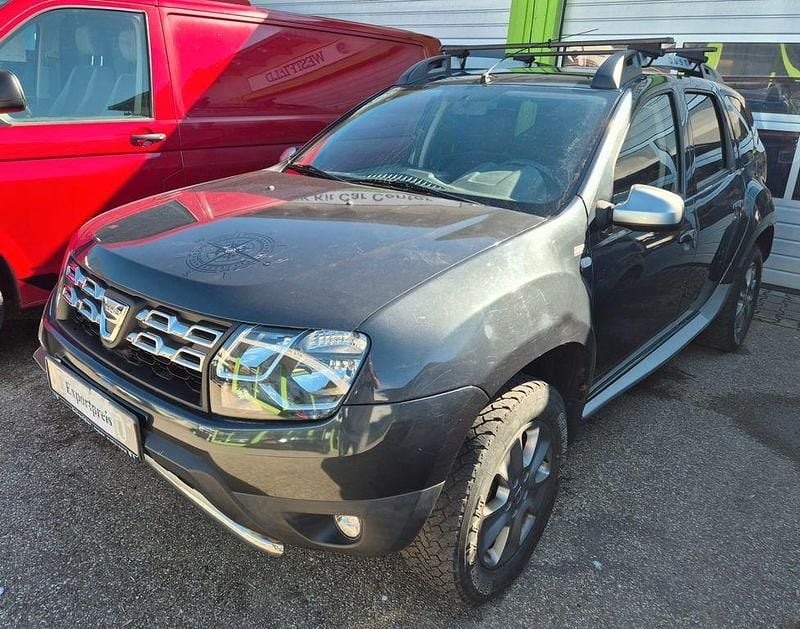 Gebraucht Dacia Duster Celebration 105 PS (77 kW) 2015 Grau SUV