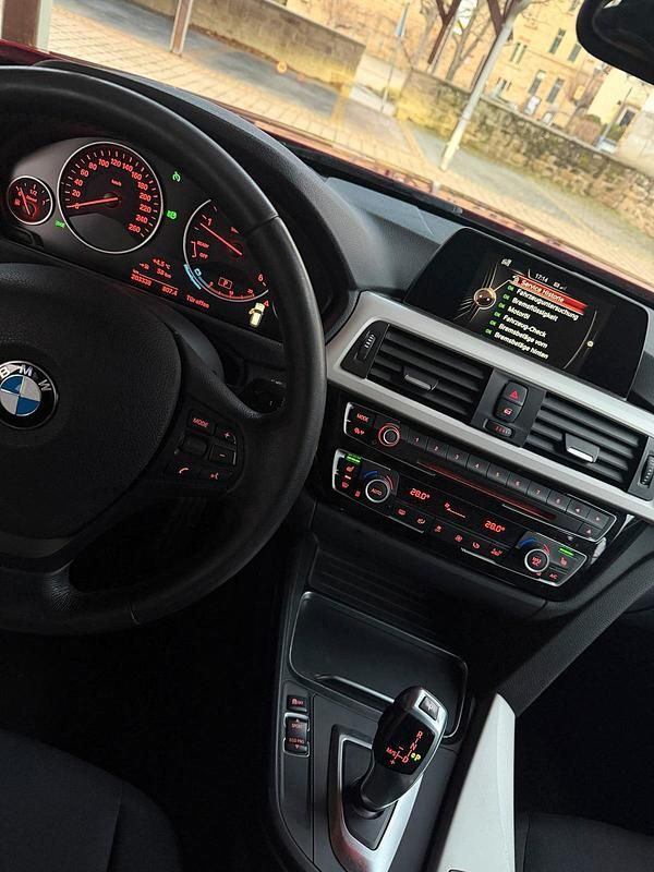 Gebraucht BMW 320 190 PS (139 kW) 2015 Rot Kombi