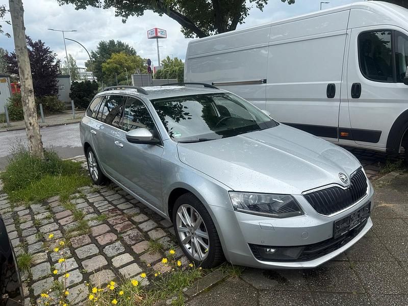 Silber Gebraucht 2016 Skoda Octavia Kombi | 7.800 € (Superpreis) - Bild 1/4