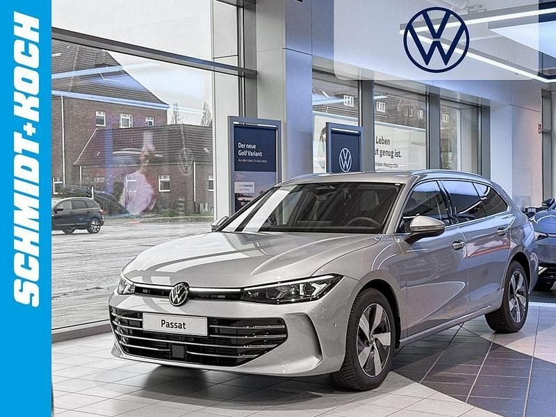 Gebraucht VW Passat Elegance 150 PS (110 kW) 2024 Oyster silver (silber) Kombi