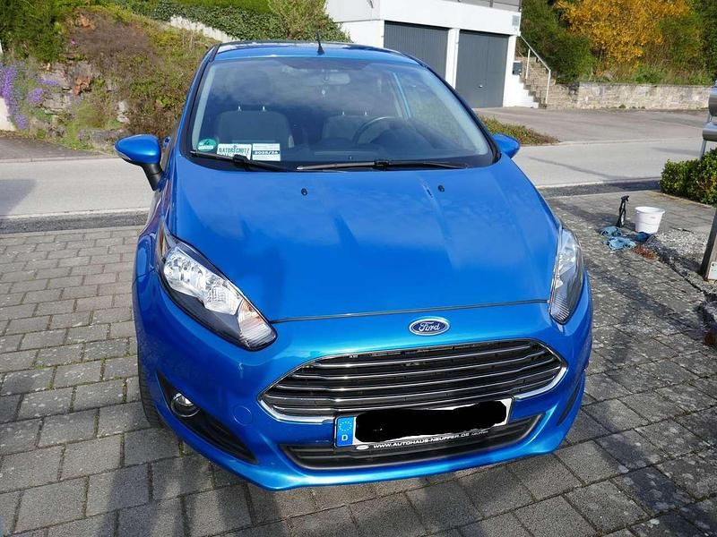 Gebraucht Ford Fiesta SYNC Edition 101 PS (74 kW) 2015 Blau Limousine