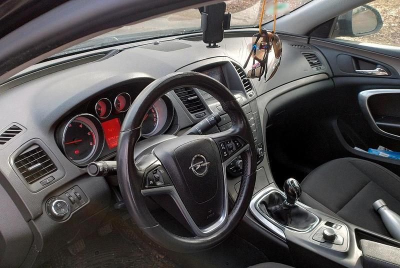 Gebraucht Opel Insignia 131 PS (96 kW) 2010 Braun Limousine