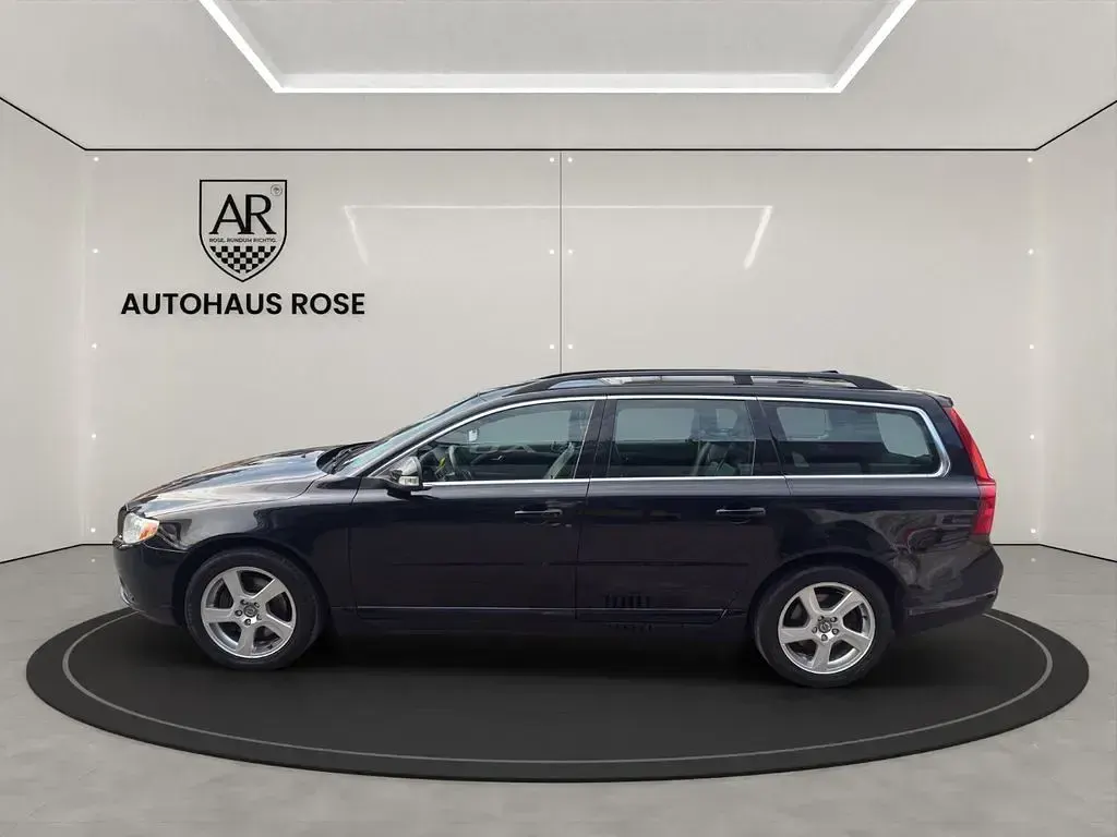 Gebraucht Volvo V70 Momentum 163 PS (119 kW) 2011 Schwarz Kombi