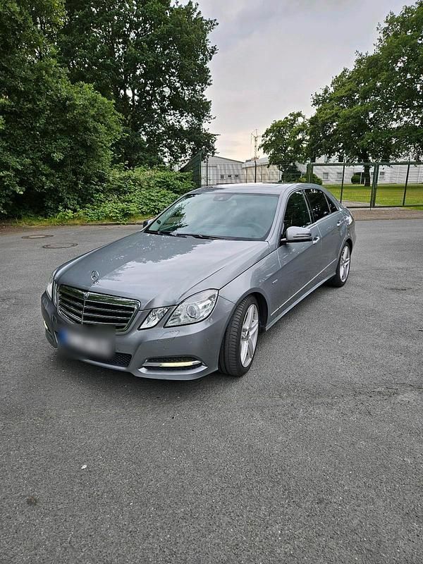 Gebraucht 2011 Mercedes E350 Limousine | 9.999 € (Guter Preis) - Bild 1/4