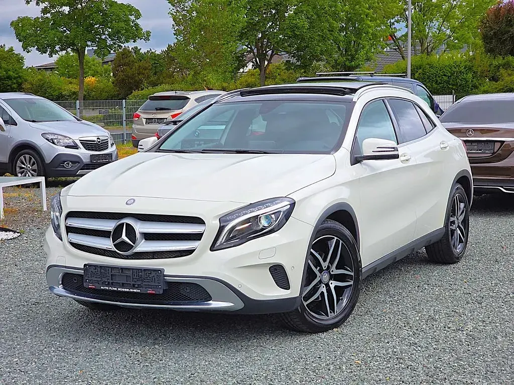 Gebraucht Mercedes GLA200 156 PS (114 kW) 2016 Weiß SUV
