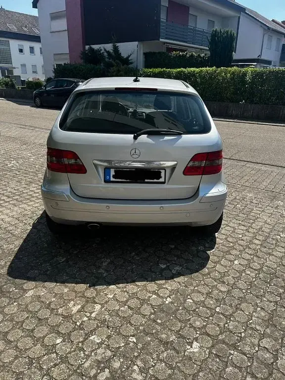 Gebraucht Mercedes B200 140 PS (102 kW) 2006 Silber Van / Kleinbus