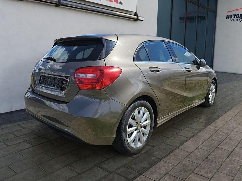 Gebraucht Mercedes A180 122 PS (89 kW) 2013 Farbe: sonstige Limousine