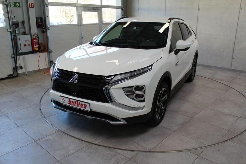 Weiß Gebraucht 2022 Mitsubishi Eclipse Cross Plus SUV | 21.900 € (Guter Preis) - Bild 1/4