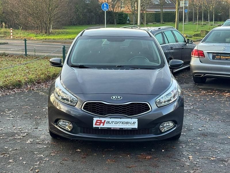 Gebraucht Kia Ceed 128 PS (94 kW) 2013 Grau Kleinwagen