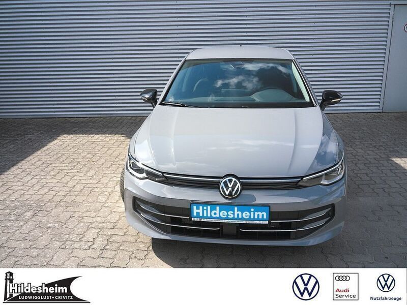 Grau Gebraucht 2024 VW Golf VIII Goal Limousine | 23.500 € (Superpreis) - Bild 1/4