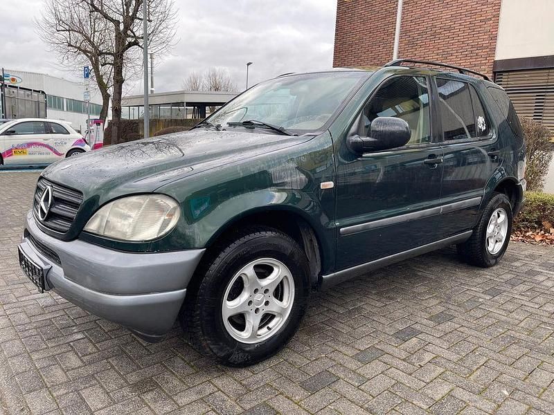 Gebraucht Mercedes ML320 218 PS (160 kW) 1999 Grün SUV