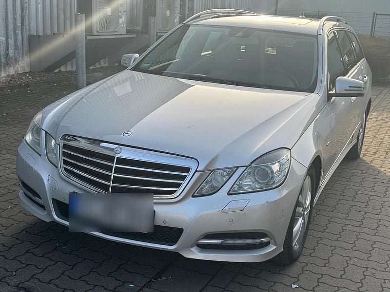 Gebraucht Mercedes E250 204 PS (150 kW) 2012 Silber Kombi