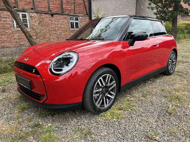Rot Neu 2025 Mini Cooper SE Classic Kleinwagen | 31.990 € (Fairer Preis) - Bild 1/4
