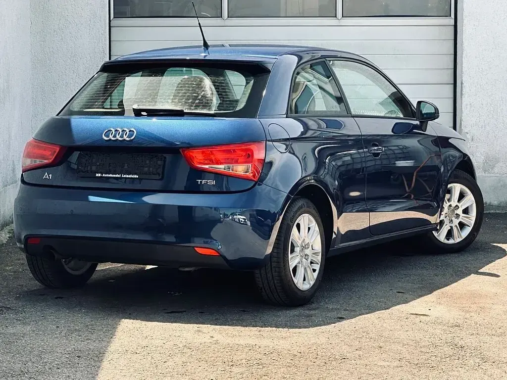 Gebraucht Audi A1 Attraction 86 PS (63 kW) 2011 Blau Kleinwagen