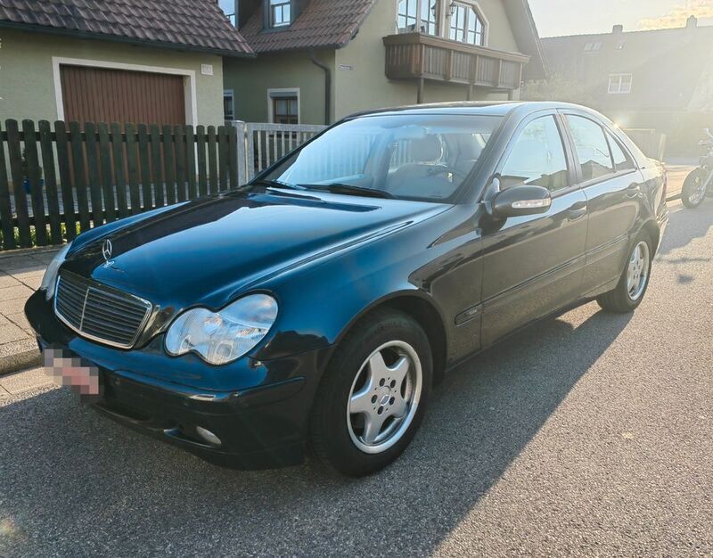 Blau Gebraucht 2004 Mercedes C180 Classic Limousine | 1.999 € (Guter Preis) - Bild 1/4