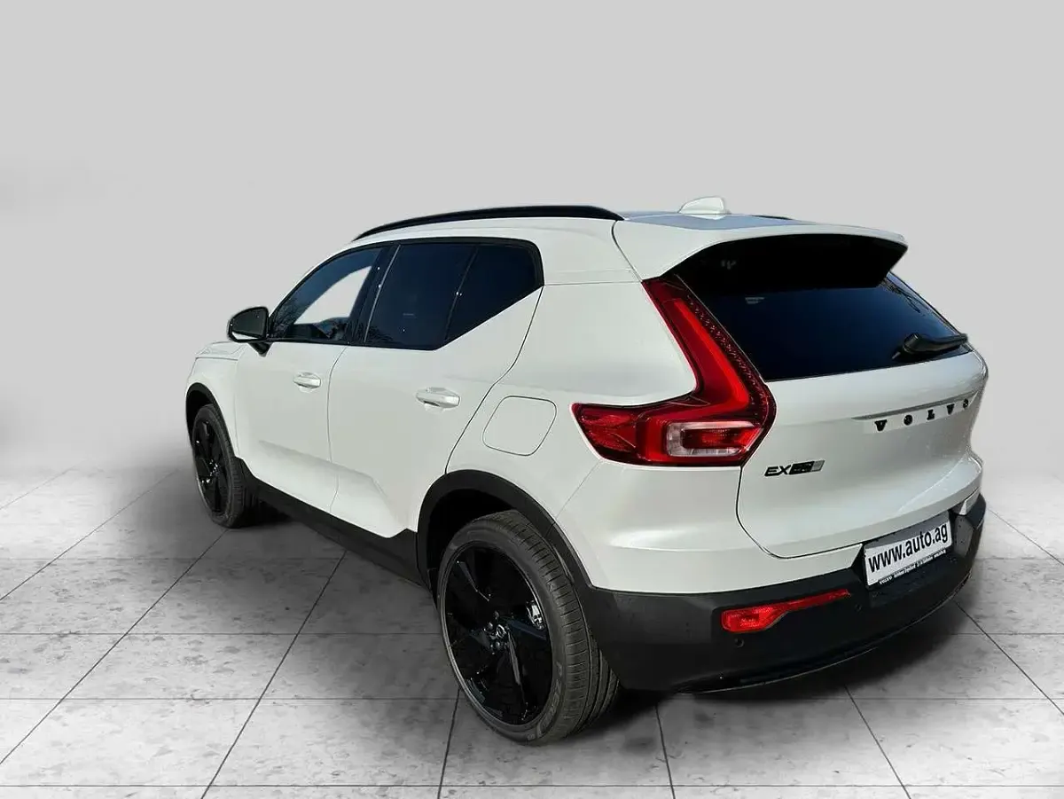 Nowe Volvo EX40 Plus 185 kW (252 KM) 2026 Biały SUV