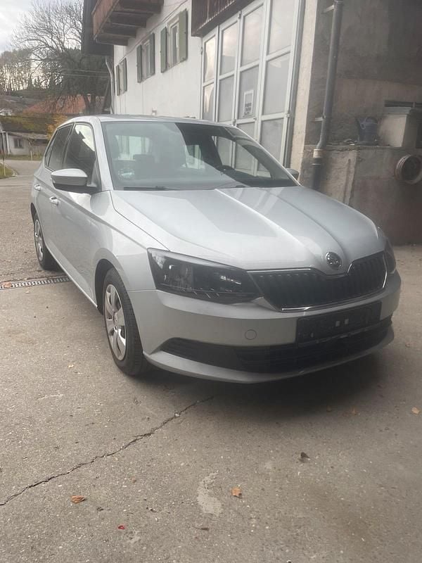 Silber Gebraucht 2015 Skoda Fabia Ambition Kleinwagen | 4.990 € (Superpreis) - Bild 1/4
