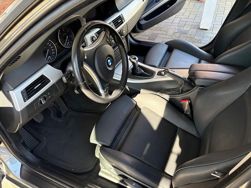 Gebraucht BMW 318 Performance 143 PS (105 kW) 2009 Grau Kombi