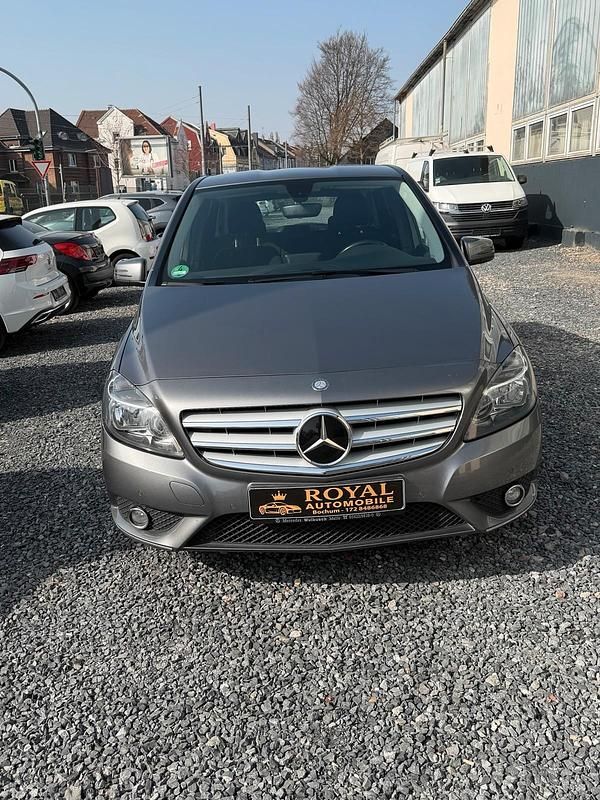 Gebraucht Mercedes B180 109 PS (80 kW) 2014 Grau Van / Kleinbus