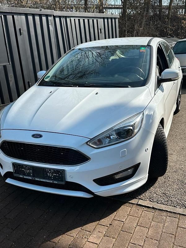 Gebraucht Ford Focus 150 PS (110 kW) 2015 Weiß Kleinwagen