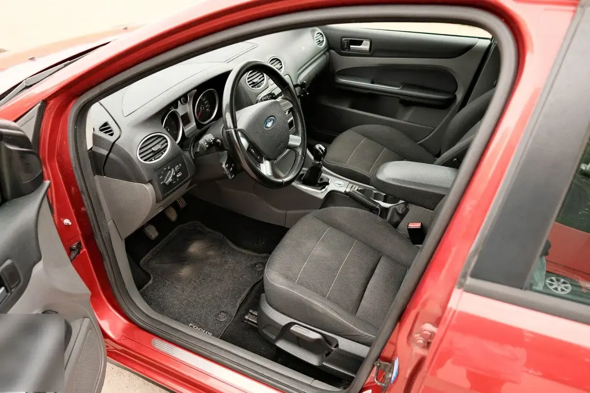 Gebraucht Ford Focus Titanium 109 PS (80 kW) 2010 Rot Kombi