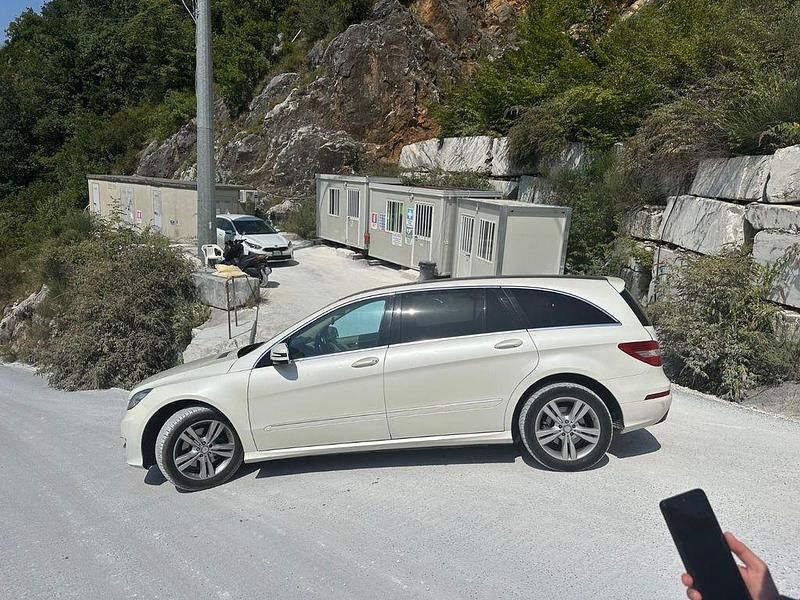 Weiß Gebraucht 2011 Mercedes R350 Van / Kleinbus | 9.599 € (Fairer Preis) - Bild 1/4