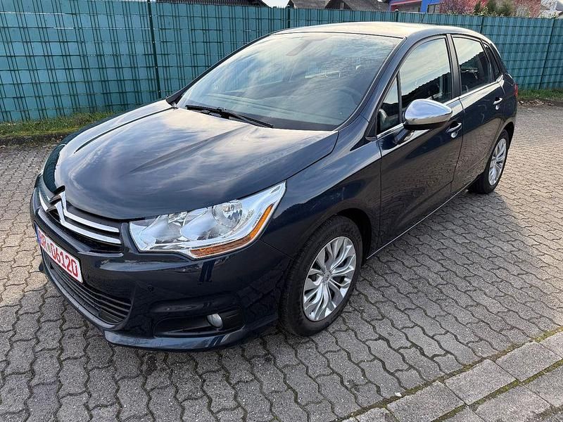 Gebraucht Citroën C4 SELECTION 114 PS (83 kW) 2014 Blau Limousine