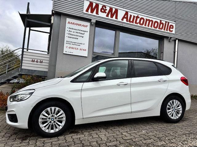 Weiß Gebraucht 2015 BMW 220 Active Tourer Basis Van / Kleinbus | 11.800 € (Fairer Preis) - Bild 1/4