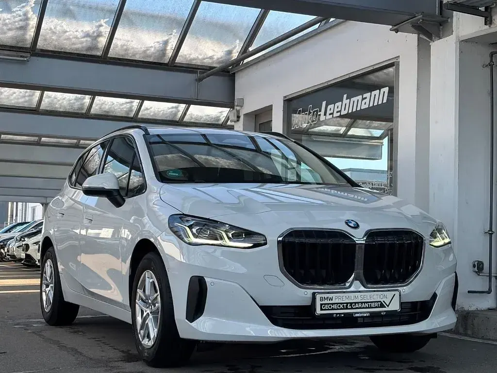 Używany BMW 218 Active Tourer 150 KM (110 kW) 2024 Biały Minivan