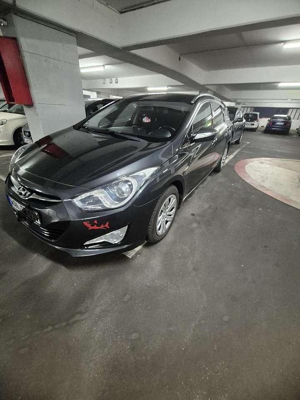 Grau Gebraucht 2013 Hyundai i40 Edition Kombi | 6.600 € (Guter Preis) - Bild 1/4