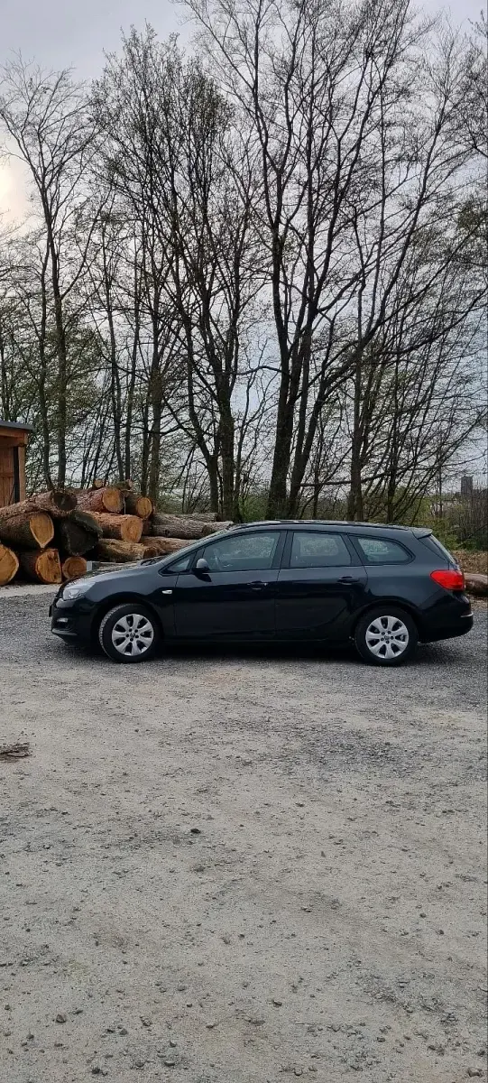 Gebraucht Opel Astra 101 PS (74 kW) 2015 Schwarz Kombi