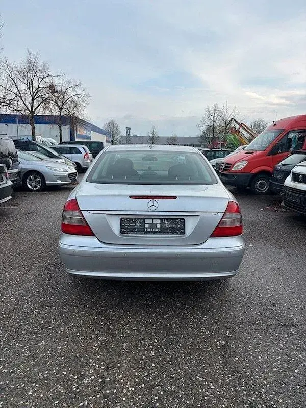 Używany Mercedes E280 Classic 190 KM (139 kW) 2006 Srebrny Sedan/Limuzyna