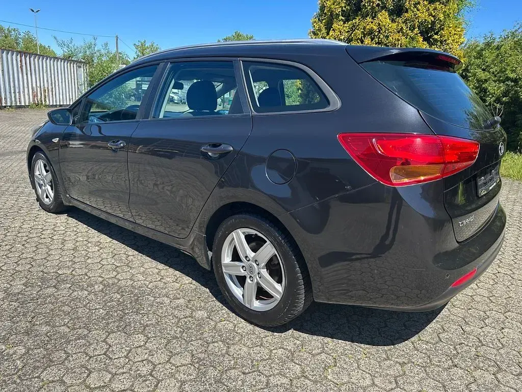 Gebraucht Kia Ceed Sportswagon Edition 7 99 PS (72 kW) 2013 Black pearl Kombi