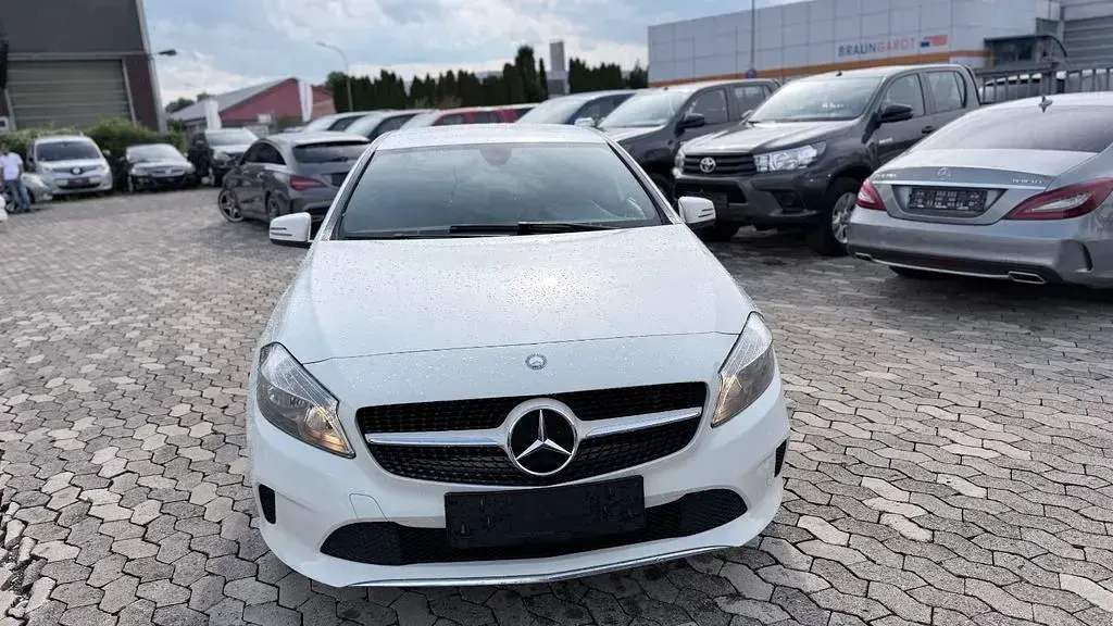 Gebraucht Mercedes A160 90 PS (66 kW) 2015 Weiß Kleinwagen