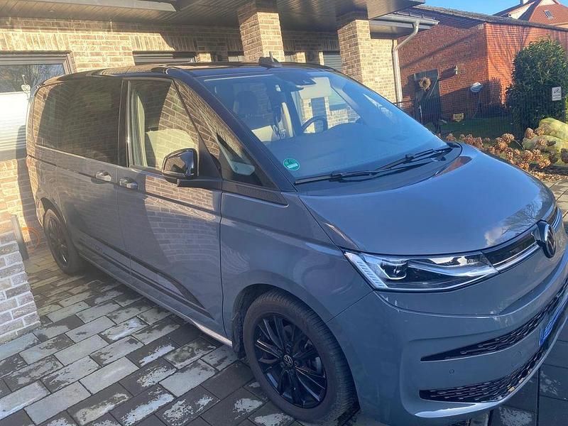 Gebraucht VW Multivan Edition 150 PS (110 kW) 2023 Grau Van