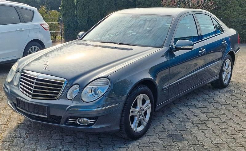 Gebraucht Mercedes E230 Avantgarde 204 PS (150 kW) 2007 Grau Limousine
