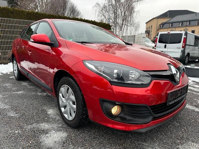 Gebraucht Renault Mégane III Authentique 116 PS (85 kW) 2016 Rot Limousine
