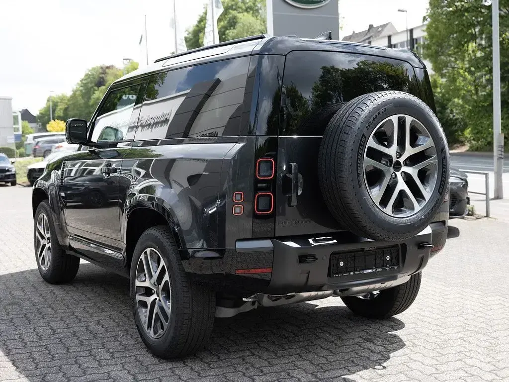 Neu Land Rover Defender SE Dynamic 249 PS (183 kW) 2026 Carpathian grey SUV
