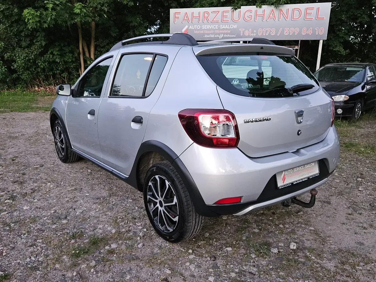 Gebraucht Dacia Sandero 90 PS (66 kW) 2013 Grau SUV