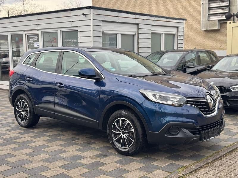Gebraucht Renault Kadjar Life 131 PS (96 kW) 2016 Blau cosmos SUV