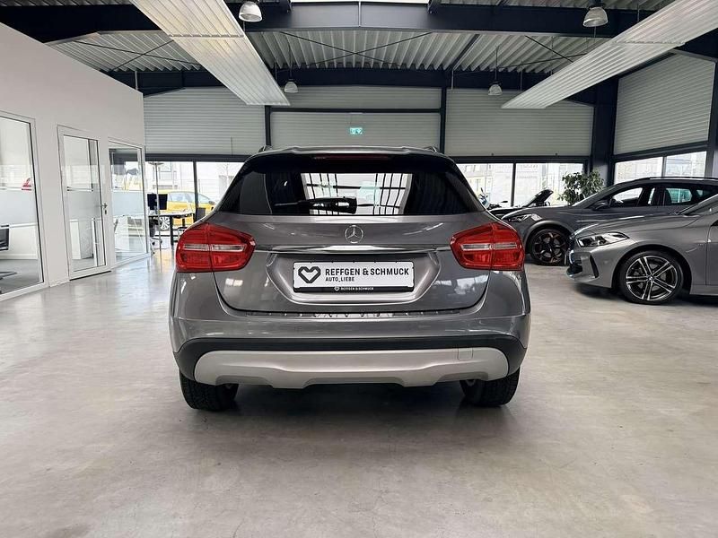 Gebraucht Mercedes GLA200 Style 156 PS (114 kW) 2016 Mountaingrau (metallic) SUV