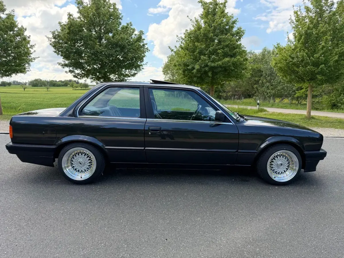Gebraucht BMW 320 129 PS (94 kW) 1987 Schwarz Coupé
