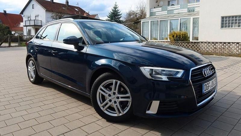 Gebraucht Audi A3 Sport 150 PS (110 kW) 2018 Blau Limousine